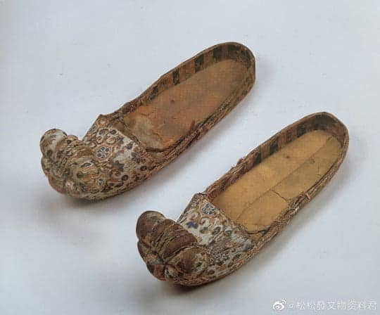 Sepatu Brokat Kepala Awan Dinasti Tang