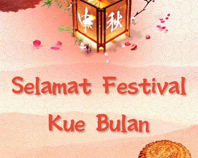 Kumpulan Ucapan dan Doa Perayaan Festival Kue Bulan 2021 1. Semoga cerahnya sinar bulan di pertengahan musim gugur ini menerangi setiap perjalanan dan membawa kebahagiaan untukmu. Selamat Festival Pertengahan Musim Gugur. 2. Bulan saat pertenghan musim gugur sangatlah bulat, kue bulan isinya sangatlah manis, teman dan keluarga berkumpul bersama di perayaan panen. Kukirimkan doa yang menghangatkan hati. Selamat Festival Kue Bulan. 3. Bulan yang cerah bersinar, bintang-bintang bersinar, dan Festival Pertengahan Musim Gugur telah tiba. Semgoa memberimu keluarga yang bahagia dan masa depan yang sukses. 4. Selamat Festival Pertengahan Musim Gugur. Semoga Festival Pertengahan Musim Gugur tahun ini menjadi Festival Pertengahan Musim Gugur yang membahagiakan. 5. Selamat Festival Kue Bulan. Semoga hidupmu seperti bulan purnama saat pertenghan musim gugur, lengkap dan terpenuhi. 6. Selamat Festival Pertengahan Musim Gugur. Semoga semuanya berjalan dengan baik dan menjadi kenyataan. 7. Angkat gelas ke langit dan ucapkan harapan yang baik untukmu. Selamat Festival Kue Bulan. 8. Saya berharap karier dan kehidupan Anda, seperti bulan purnama Festival Pertengahan Musim Gugur, cerah dan penuh kesuksesan. Selamat Festival Kue Bulan. 9. Festival pertengahan musim gugur semakin dekat, saya berharap kebahagiaan dan kesempurnaan selalu bersama Anda dan keluarga. Selamat merayakan festival pertengahan musim gugur. 10. Semoga bulan yang cerah menyinari setiap perjalananmu dan selalu memberimu kebahagiaan. Selamat merayakan festival pertengahan musim gugur. Kumpulan Ucapan dan Doa Perayaan Festival Kue Bulan 2021