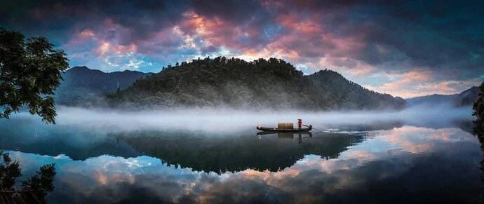 Danau Dongting (洞庭湖) Danau Dongting (Hanzi: 洞庭湖, Pinyin: Dòngtíng hú) adalah sebuah danau besar dangkal berisi air tawar, terletak di provinsi Hunan timur laut di Tiongkok. Danau Dongting (洞庭湖)