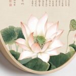 Kong Dan (孔丹) : Penemu Kertas Xuan (宣纸) Pembuatan kertas adalah salah satu penemuan besar dalam peradaban Tiongkok Kuno. Di antara berbagai jenis kertas, Kertas Xuan, juga dikenal sebagai Kertas Beras, memegang tempat penting karena dokumen dan karya seni kuno yang besar mungkin tidak akan bertahan sampai hari ini jika bukan karena kertas ini. Lukisan Lotus