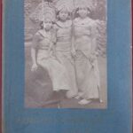 Kitab Lunyu : Belajar Saat Berkarya (仕而优则学) Boleh juga kata tersebut di balik menjadi 学而优则仕 Buku Panduan Pariwisata Pertama Berbahasa Melayu di Hindia Belanda