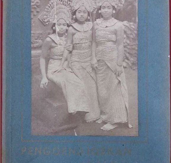 Buku Panduan Pariwisata Pertama Berbahasa Melayu di Hindia Belanda Buku panduan pariwisata pertama berbahasa Melayu di Hindia Belanda, terbit tahun 1937 dengan judul: "Pengoendjoekkan Poelo Bali". Buku Panduan Pariwisata Pertama Berbahasa Melayu di Hindia Belanda