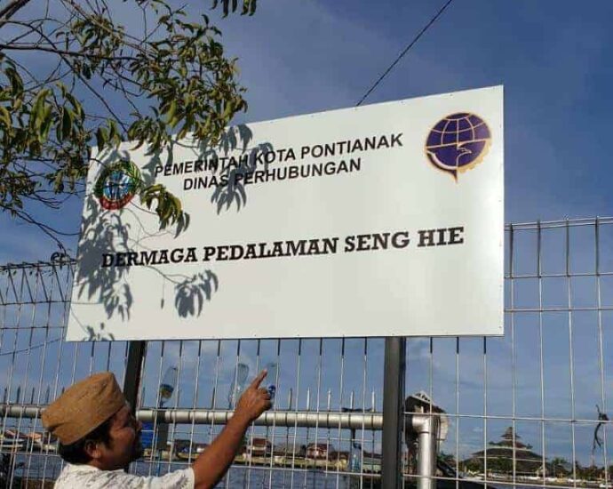 Dermaga Pedalaman Seng Hie Pontianak Pelabuhan bongkar muat tertua di Kalimantan Barat ini didirikan oleh Theng Seng Hie sekitar tahun 1890an. Saat ini dikelola oleh Pemkot Pontianak. Dermaga Pedalaman Seng Hie Pontianak