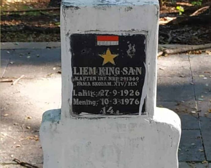 Makam Kapten Inf Liem King San Makam Kapten Inf Liem King San (1926-1976) di Taman Makam Pahlawan Panaikang Makassar. Makam Kapten Inf Liem King San