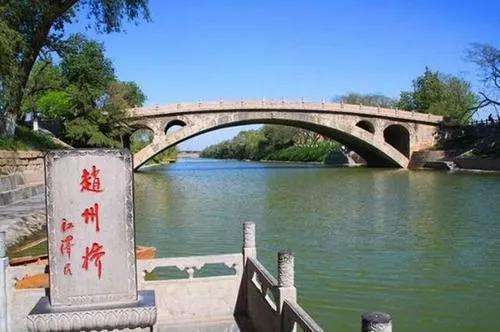 Jembatan Anji aka Jembatan Zhaozhou, Jembatan Batu Lengkung Tertua di Dunia Jembatan Anji (Hanzi:安济桥, Pinyin: Ān jì qiáo), dikenal juga sebagai Jembatan Zhaozhou (Hanzi:赵州桥, Pinyin: Zhào zhōu qiáo) berada di atas sungai Nanxuan, yang terletak di Kabupaten Zhao, Kota Shijiazhuang, Propinsi Hebei. Jembatan Anji aka Jembatan Zhaozhou, Jembatan Batu Lengkung Tertua di Dunia