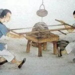 Beda(,)逗号 dòu hào dan (、)顿号 dùn hào dalam Bahasa Tionghoa Dalam bahasa Tionghoa, tanda baca memainkan peran penting untuk memperjelas makna kalimat dan memudahkan pemahaman pembaca. Lu Ban (鲁班) Pencipta Gergaji