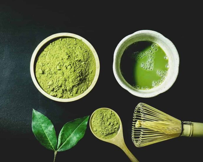 Manfaat Kandungan Antioksidan Dalam Matcha (抹茶) Untuk Kesehatan Matcha (Hanzi: 抹茶, Pinyin: Mǒchá) adalah bentuk teh hijau (Hanzi: 绿茶. Pinyin: Lǜchá) yang banyak dinikmati di Tiongkok sejak jaman dulu. Manfaat Kandungan Antioksidan Dalam Matcha (抹茶) Untuk Kesehatan