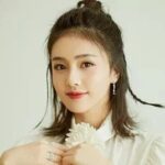 Qin Tianyu Foto Bareng Chen Xingxu Saat Syuting Drama "The Starry Love" Qin Tianyu tampil totalitas menyamar jadi perempuan di drama xianxia yang sedang tayang "The Starry Love / 星落凝成糖" yang membuat pujian dari netizen karena terlihat begitu cantik. Biodata & Nama Fandom Bai Lu