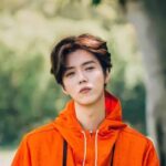 Sinopsis Drama Ketegangan “Day Breaker” Yang Dibintangi Li Yifeng, Song Yi & Stephen Fung Drama ketegangan “Day Breaker / 暗夜行者”, dibintangi oleh Li Yifeng, Song Yi, Stephen Fung (pemeran utama khusus), dan lainnya tayang di iQiyi. Biodata & Nama Fandom Lu Han 鹿晗