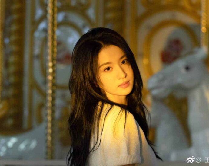 Biodata & Nama Fandom Wang Churan (王楚然) Nama fandom Wang Churan adalah 船船 (dibaca: chuán chuán). Dengan arti kapal, ketika mengucapkan namanya, Churan, dengan sangat cepat, kedengarannya seperti chuan. Jadi nama fandomnya 'chuan chuan'. Biodata & Nama Fandom Wang Churan (王楚然)