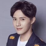 Destined (长风渡 Chang Feng Du), Drama Historikal Bai Jingting & Song Yi "Destined" " adalah drama Tiongkok kostum yang disutradarai oleh Yin Tao, dibintangi oleh Bai Jingting dan Song Yi sebagai pemeran utama, dengan Liu Xueyi, Zhang Haowei, Zhang Rui, Zhao Ziqi, dan lainnya Biodata dan Profil Aktor Huang ShengChi / 黄圣池