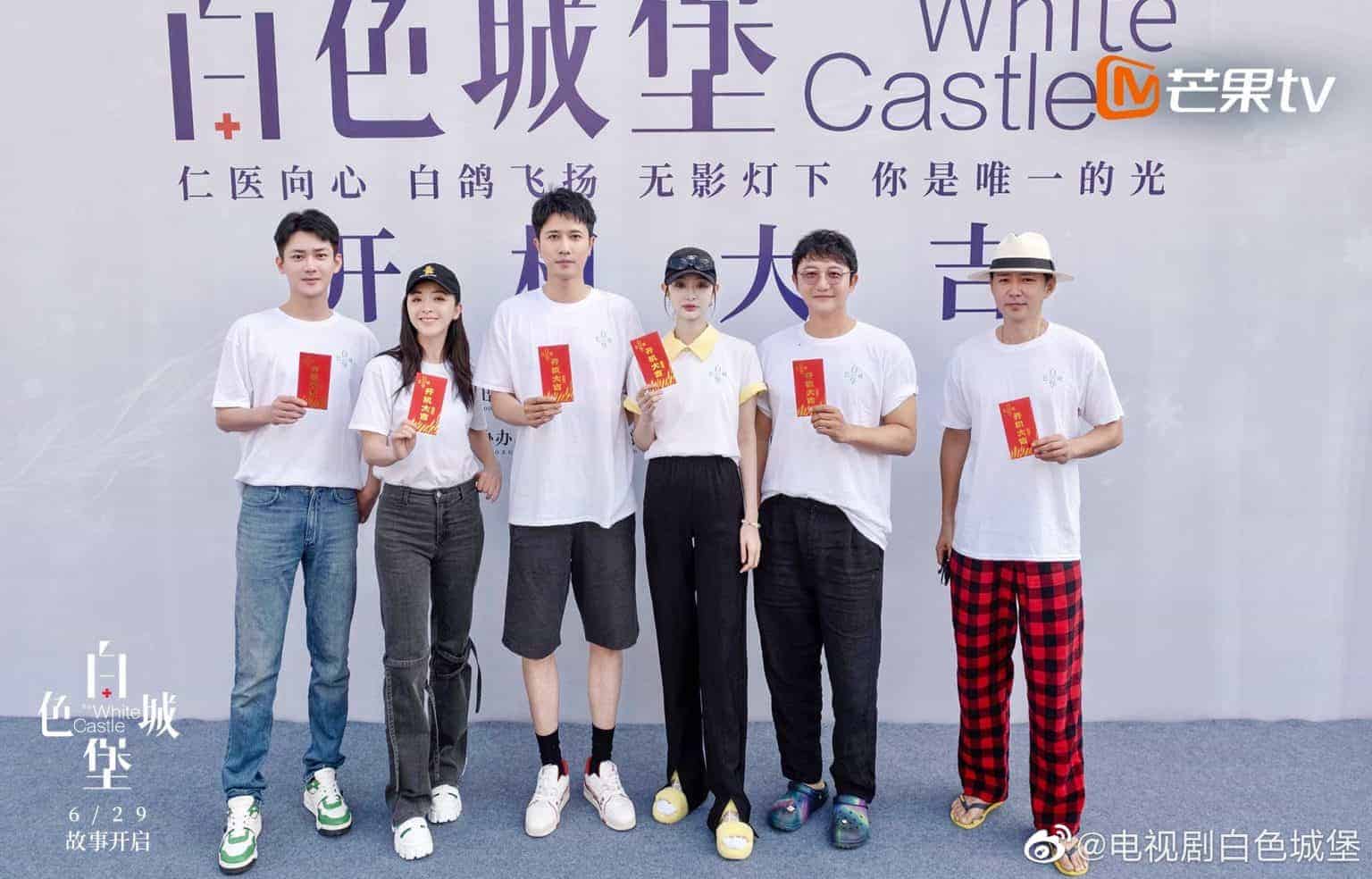Drama Dokter "The White Castle 白色城堡" Telah Gelar Upacara Syutingnya Drama "The White Castle / 白色城堡" yang dibintangi Peng Guanying, Tu Songyan, Gai Yuexi, Gao Xin, Xiong Ziqi dan Huang Xiaolei serta penampilan spesial dari Chen Shu, Shi Shi dan lainnya yang telah gelar upacara syutingnya beberapa hari lalu. Drama Dokter "The White Castle 白色城堡" Telah Gelar Upacara Syutingnya