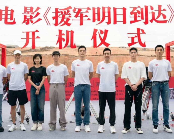 Film Perang "Hengyang 1944" Telah Menggelar Upacara Syutingnya Film tentang perang "Hengyang 1944 / 援军明日到达" resmi dibintangi oleh Yu Hewei, Yang Yang, Yin Fang, Wan Qian, Wang Jinsong, Li Guangjie dan lainnya. Film Perang "Hengyang 1944" Telah Menggelar Upacara Syutingnya