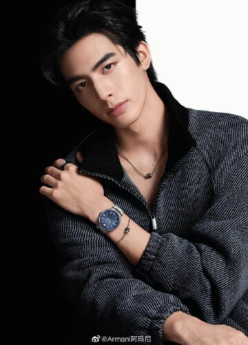 Foto Song Weilong Untuk Jam Tangan Emporio Armani Song Weilong tampil menawan dalam pemotretan untuk jam tangan Emporio Armani. Foto Song Weilong Untuk Jam Tangan Emporio Armani