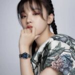 Patung Lilin Cai Xukun Kini Hadir di Madame Tussauds Hong Kong Pada tanggal 16 Desember, Madame Tussauds Hong Kong mengumumkan masuknya secara resmi patung lilin pertama Cai Xukun melalui Weibo resminya. Foto Song Yuqi Bersama Majalah Men's UNO China