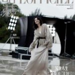 Chen Zheyuan & Ju Jingyi Dalam Potret Syuting Drama “Chinese Paladin 4” Ju Jingyi, Chen Zheyuan dan Mao Xiaohui terlihat dalam potret baru untuk syuting drama “Chinese Paladin 4 / 仙剑奇侠传4” Hai Qing Dalam Sampul Majalah L'Officiel China Edisi Agustus 2022