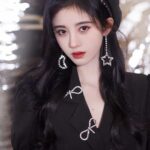 Zhao Liying Sebagai Juru Bicara Merek Pertama Untuk Christian Louboutin Zhao Liying sebagai juru bicara merek pertama untuk kosmetik Christian Louboutin. Biodata dan Profil Aktris Dan Penyanyi Ju Jing Yi (鞠婧祎)