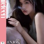 Siapa Saja Bintang Tamu Dalam Panggung Kolaborasi “Stage Boom”? Kong Xueer, Luo Yizhou, Bibi Zhou, dan Cai Guoqing akan menjadi bintang tamu dalam panggung kolaborasi Stage Boom. Kong Xueer Dalam Pemotretan Sampul Majalah Chicteen