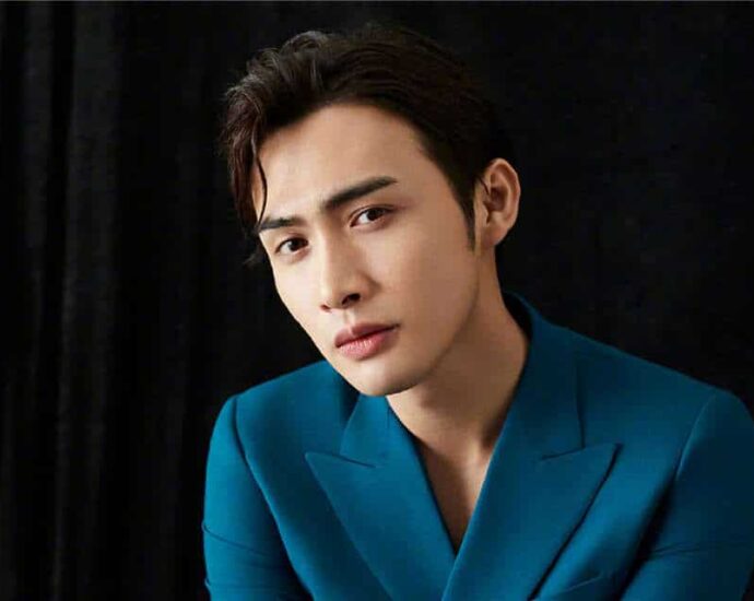 Vin Zhang Binbin Tinggalkan Agensi Jaywalk Setelah 10 Tahun Pada pagi ini (12/07), lewat akun resmi Weibonya, Zhang Binbin (Vin Zhang) umumkan kontraknya tidak diperpanjang dan akan meninggalkan Jaywalk Studio. Vin Zhang Binbin Tinggalkan Agensi Jaywalk Setelah 10 Tahun
