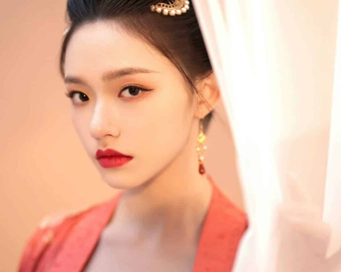 Lin Yun Bagikan Pemotretan Kostum Untuk Drama "A Dream Of Splendor" Tim Lin Yun membagikan foto-fotonya dengan baju Hanfu untuk drama “A Dream of Splendor“. Lin Yun Bagikan Pemotretan Kostum Untuk Drama "A Dream Of Splendor"
