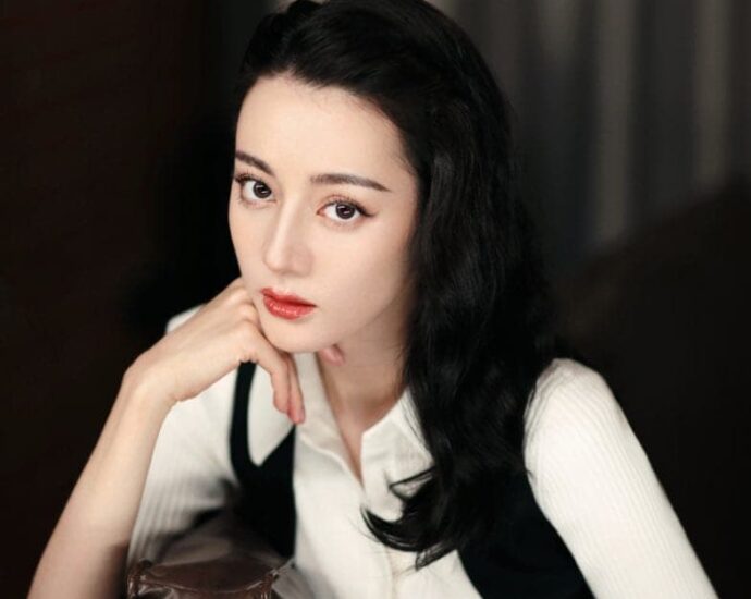 Potret Dilraba Dilmurat Untuk Acara Streaming Langsung Panasonic Potret Dilraba Dilmurat untuk acara streaming langsung mesin cuci Panasonic beberapa hari lalu. Potret Dilraba Dilmurat Untuk Acara Streaming Langsung Panasonic