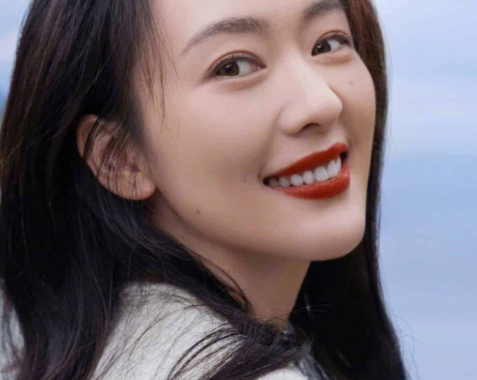 Potret Tong Yao Untuk Armani Beauty