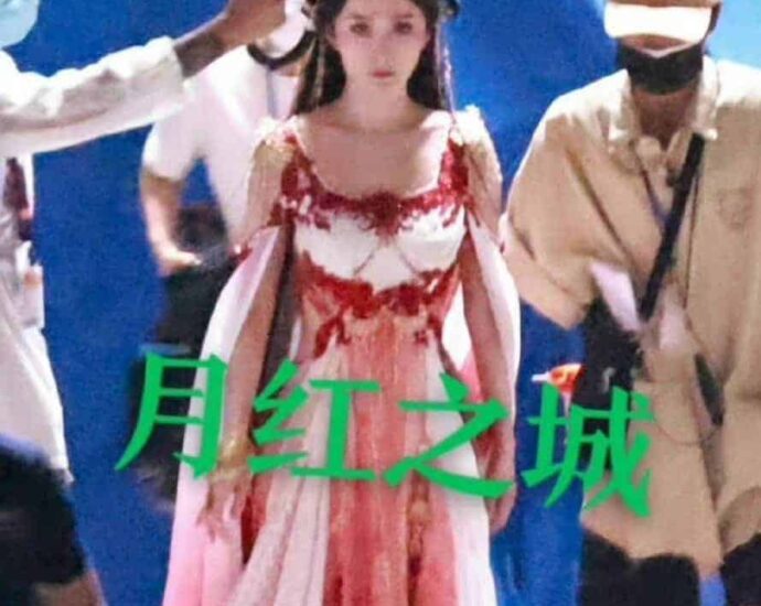 Potret Yang Mi & Gong Jun Saat Syuting Drama “Fox Spirit Matchmaker: Yue Hong Chapter" Potret Yang Mi dan Gong Jun saat mereka sedang syuting drama barunya, “Fox Spirit Matchmaker: Yue Hong Chapter / 狐妖小红娘月红篇”. Potret Yang Mi & Gong Jun Saat Syuting Drama “Fox Spirit Matchmaker: Yue Hong Chapter"