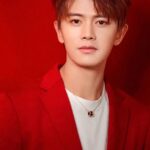 Drama Wu Lei & Zhou Yutong, “Nothing But You 爱情而已” Umumkan Tayang 27 Maret Drama modern "Nothing But You / 爱情而已" yang dibintangi oleh Wu Lei, Zhou Yutong, Jiang Peiyao, Zhou Yongteng dan lainnya umumkan tayang perdana 27 Maret. Biodata dan Profil Aktor Ren Jia Lun / Allen Ren (任嘉伦)
