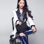 Li Yitong Sebagai Juru Bicara Merek Pakaian PIT Li Yitong sebagai juru bicara merek untuk pakaian PIT. Selebriti Ini Tampilkan Pesonanya Dalam Pemotretan Untuk Louis Vuitton (Part 2)