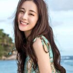 Luo Yunxi & Bai Lu Reuni Dan Kunjungi Kantor Sina Untuk Promosi Drama "Till The End of The Moon" Drama romansa xianxia yang sedang tayang "Till The End of The Moon / 长月烬明" bagikan potret reunian terbaru dari Luo Yunxi & Bai Lu saat kunjungi kantor Sina untuk promosi kemarin. Tionghoa Org - Biodata dan Profil Aktris Tiongkok, Dilraba Dilmurat 迪丽热巴 - 1