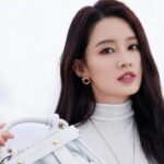 Sinopsis Drama Ketegangan “Day Breaker” Yang Dibintangi Li Yifeng, Song Yi & Stephen Fung Drama ketegangan “Day Breaker / 暗夜行者”, dibintangi oleh Li Yifeng, Song Yi, Stephen Fung (pemeran utama khusus), dan lainnya tayang di iQiyi. Tionghoa Org - Biodata dan Profil Aktris Tiongkok, Li Qin 李沁 - 1