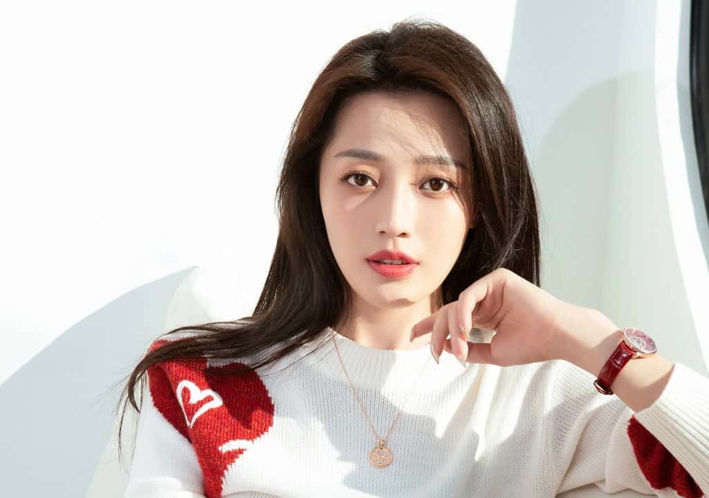 Biodata dan Profil Aktris Tiongkok, Wang Xiuzhu 王秀竹 Nama: 王秀竹 / Wang Xiu Zhu Profesi: Aktris Tanggal lahir: 1993-Jun-10 Tempat Lahir: Dalian, Liaoning, Tiongkok Tinggi: 172 cm Tanda bintang: Gemini Zodiak Tiongkok: Ayam jantan TV Series Mr. & Mrs. Chen (2023) Wu Xing Shi Jia (2022) as Hei Sanbian Draw the Line (2022) as Song Yufei Being a Hero (2022) as Sister Qiong Master of My Own (2022) as Xu Sitian To Our Dreamland of Ice (2022) as Qu Jie Why Women Love (2022) as Anna Fighting Youth (2021) as Dong Xinran The Deer and the Cauldron (2020) as Empress Dowager The Best Partner (2019, cameo) as Wu Meiwei Youth Fight (2019) as Yu Hui When We Were Young (2018) as Xiao Hongbai My Love from the Ocean (2018) as Gu Yan Meet in Youth, Love in Foods (2018) as Lu Xuanjun The Taoism Grandmaster (2018) as Donghuang Feifei Tai-chi Master: The Ultimate Gateway (2017) as Chen Ruyu Eternal Love (2017) as Miao Qing Fireworks (2015) as Ning Xue Destined to Love You (2015) as Xue Shaoqi Movies Princes Vendetta / 凤皇传 (2018) Tionghoa Org - Biodata dan Profil Aktris Tiongkok, Wang Xiuzhu 王秀竹 - 1