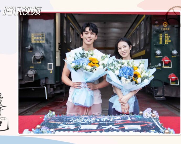 Drama Zhou Yutong & Wu Lei, "Nothing But You" Resmi Selesaikan Syutingnya Setelah 4 bulan lebih, drama romansa modern "Nothing But You / 爱情而已" yang dibintangi Zhou Yutong dan Wu Lei telah resmi selesaikan proses syutingnya. Tionghoa Org - Drama Zhou Yutong & Wu Lei, Nothing But You Resmi Selesaikan Syutingnya - 3