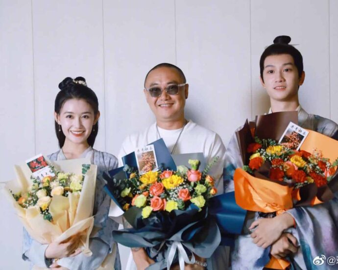 Jiang Yiyi & Ao Ziyi Telah Selesaikan Syuting Drama "Hua Jian Jiu Ren Jian Yue" Drama romansa historical “Hua Jian Jiu Ren Jian Yue / 花间酒人间月” yang dibintangi oleh Ao Ziyi, Jiang Yiyi, Ci Sha, Zhang Muxi dan lainnya telah selesaikan proses syutingnya dan bagikan poster barunya. Tionghoa Org - Jiang Yiyi & Ao Ziyi Telah Selesaikan Syuting Drama Hua Jian Jiu Ren Jian Yue - 1