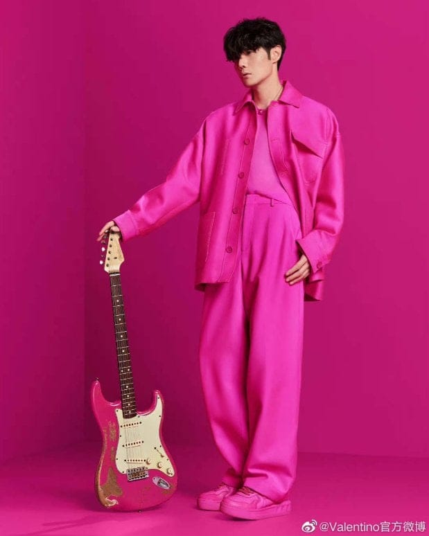 Li Ronghao Sebagai Brand Ambassador Baru Untuk Valentino Li Ronghao diumumkan sebagai brand ambassador baru untuk Valentino. Tionghoa Org - Li Ronghao Sebagai Brand Ambassador Baru Untuk Valentino - 4