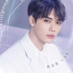 Lin Yi & Chen Yuqi Saling Upload Foto Untuk Karakter Mereka di Drama “Memory of Encaustic Tile” Lin Yi & Chen Yuqi saling menyapa dengan merilis potret masing-masing untuk karakter mereka di drama “Memory of Encaustic Tile / 昔有琉璃瓦” yang umumkan tayang perdana 26 Januari mendatang di Youku. Tionghoa Org - Lin Yanjun Resmi Diumumkan Akan Mengambil Bagian Dalam Musikal Love Beyond Time - 1