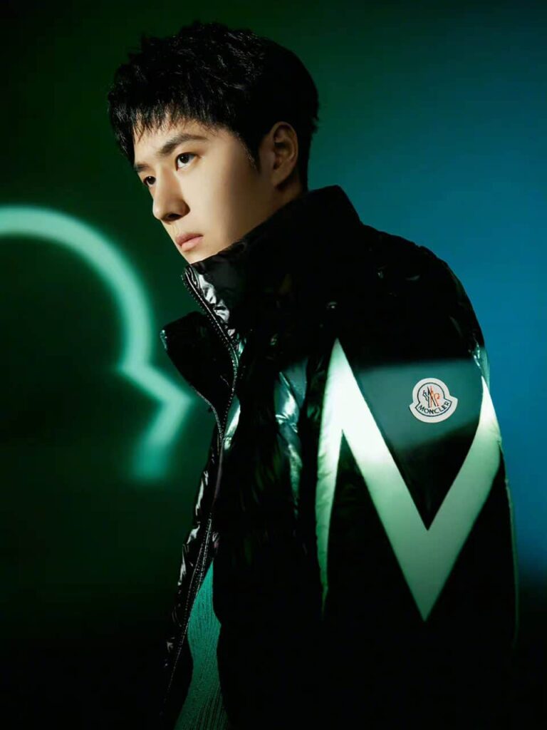 Wang Yibo Sebagai Juru Bicara Global Untuk Moncler Wang Yibo diumumkan sebagai juru bicara global untuk Moncler. Tionghoa Org - Wang Yibo Sebagai Juru Bicara Global Untuk Moncler - 4