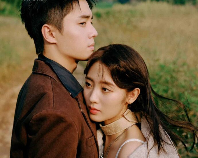 Xing Fei & Zhai Zilu di Pemotretan Sampul Majalah K!ND x "Lost Track of Time" Lu Anran dan Mu Chuan reinkarnasi, Xing Fei dan Zhai Zilu dalam pemotretan kolaborasi sampul Majalah K!ND dengan drama "Lost Track of Time" untuk edisi September 2022. Tionghoa Org - Xing Fei & Zhai Zilu di Pemotretan Sampul Majalah K!ND x Lost Track of Time - 1