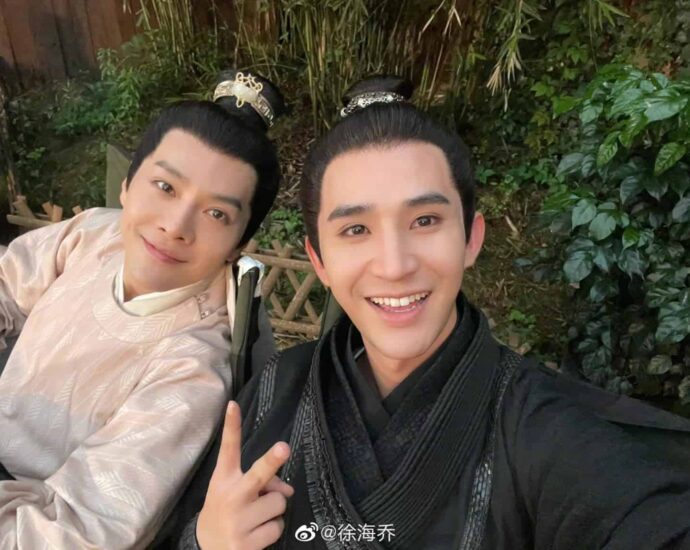 Xu Haiqiao Bagikan Foto Lama Dari Pembuatan Drama "A Dream of Splendor" Xu Haiqiao membagikan foto-foto lama dari pembuatan drama "A Dream of Splendor". Xu Haiqiao Bagikan Foto Lama Dari Pembuatan Drama "A Dream of Splendor"