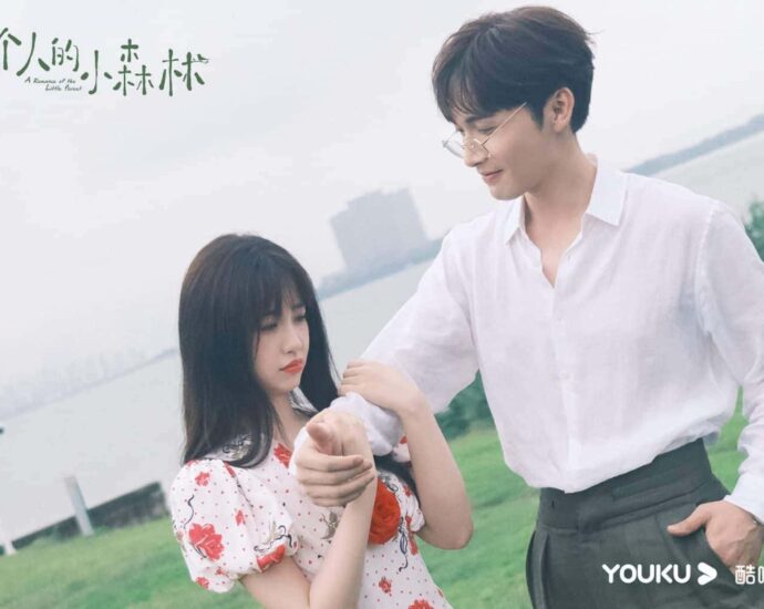 Zhang Binbin & Yu Shuxin di Pemotretan Majalah NeufMode x "A Romance of the Little Forest" Majalah NeufMode bagikan pemotretan kolaborasinya dengan drama romansa modern "A Romance of the Little Forest / 两个人的小森林" bersama Esther Yu (Yu Shuxin) dan Zhang Binbin. Zhang Binbin & Yu Shuxin di Pemotretan Majalah NeufMode x "A Romance of the Little Forest"