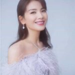 Li Xian Saat Acara Streaming Langsung Ferrero Rocher Potret Li Xian saat acara streaming langsung Ferrero Rocher. Biodata dan Profil Aktris Liu Tao / 刘涛
