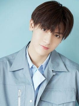 Biodata dan Profil Aktor dan Penyanyi Zhai Xiao Wen (翟潇闻)