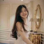 Siap Main Tebak Tebakan, Siluet Calon Dewi Elang Emas 2022 Telah di Rilis Sedang trending di Weibo Penghargaan Golden Eagle Goddess (Dewi Elang Emas) 2022 siap diselenggarakan. Pada hari ini 2 kandidat terpilih telah dirilis dengan gambar siluet. Biodata dan Profil Aktris Zhao Lu Si / Rosy Zhao (赵露思)