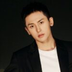 Potret & Klip Video Xiao Zhan & Song Zuer Untuk Project Lagu "The Best Summer" di Tahun 2019 Kembali Viral Throwback, cnetz kembali membagikan pemotretan dan video klip dari Xiao Zhan & Song Zuer untuk project lagu "The Best Summer" pada tahun 2019. Tionghoa Org - Dampak Kontroversi Foto Zhang Zhehan, Beberapa Brand Batalkan Kontrak - 1