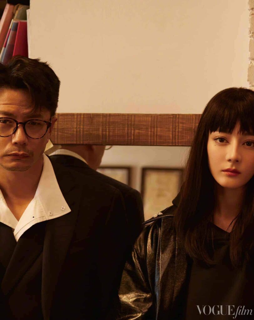 Dilraba Dilmurat & Duan Yihong Dalam Sampul VogueFilm Edisi Musim Gugur / Musim Panas 2022 VogueFilm bagikan pemotretan dari Dilraba Dilmurat dan Duan Yihong yang berkolaborasi untuk sampulnya edisi musim panas / musim semi 2022. Tionghoa Org - Dilraba Dilmurat & Duan Yihong Dalam Sampul VogueFilm Edisi Musim Gugur Musim Panas 2022 - 1