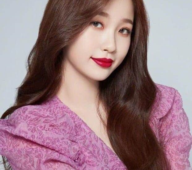 Esther Yu Shuxin Dikabarkan Akan Bergabung Dalam Drama "Chinese Paladin 4" Esther Yu (Yu Shuxin) dikabarkan akan bergabung dalam drama romantis kolosal “Chinese Paladin 4” yang dikabarkan juga akan dibintangi oleh Chen Zheyuan & Peng Xiaoran. Tionghoa Org - Esther Yu Shuxin Dikabarkan Akan Bergabung Dalam Drama Chinese Paladin 4 - 1