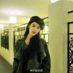 Potret Estelle Chen Untuk Kolaborasi Majalah Bazaar Men China x Canon Estelle Chen / Chen Yihan mengambil potretnya bersama Majalah Bazaar Men China yang kolaborasi dengan Canon. Tionghoa Org - Trending di Weibo, Perusahaan Yuan Bingyan Dikabarkan Didenda Karena Penghindaran Pajak - 1