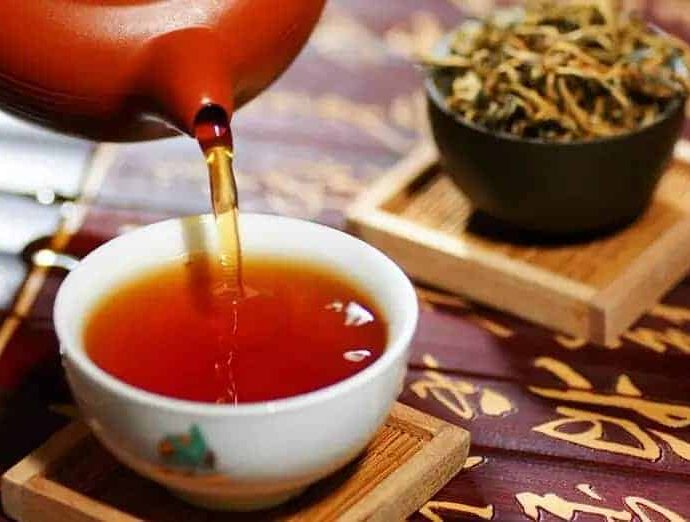 Aneka Jenis Teh Hitam Tiongkok (红茶) Berdasarkan Tempat Asalnya Teh hitam, dalam bahasa Tionghoa disebut dengan Hongcha (Hanzi: 红茶, Pinyin: Hóngchá). Aneka Jenis Teh Hitam Tiongkok (红茶) Berdasarkan Tempat Asalnya