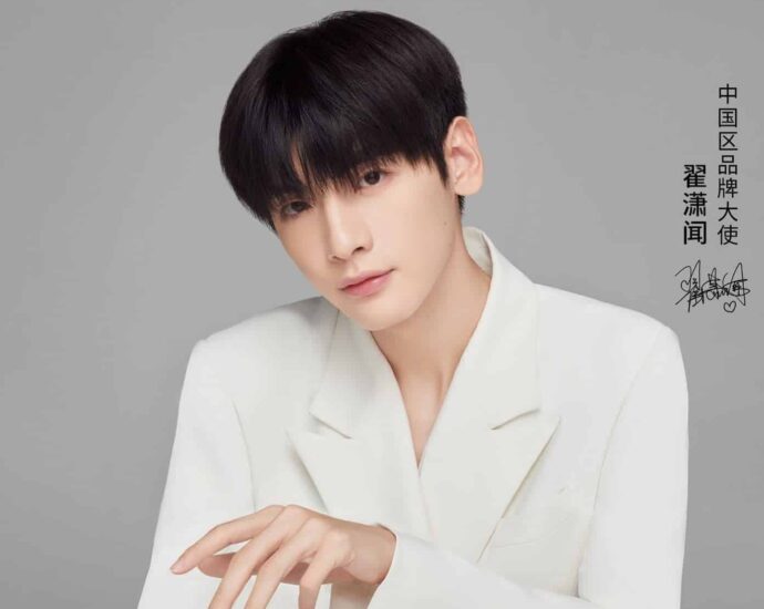 Tionghoa Org - Zhai Xiaowen Sebagai Brand Ambassador Untuk OLAPLEX - 1