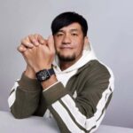 Biodata dan Profil Aktor Dai YunFan / 代云帆 Dai Yunfan, lahir di Liaoning pada 2 Juli 1997, lulus dari Departemen Drama, Film, dan Pertunjukan Televisi di Konservatorium Musik Tianjin, dan merupakan aktor dari daratan Tiongkok. Zhang Zhenyue, Kenji Wu & Zhang Yunlong Untuk Harper’s Bazaar